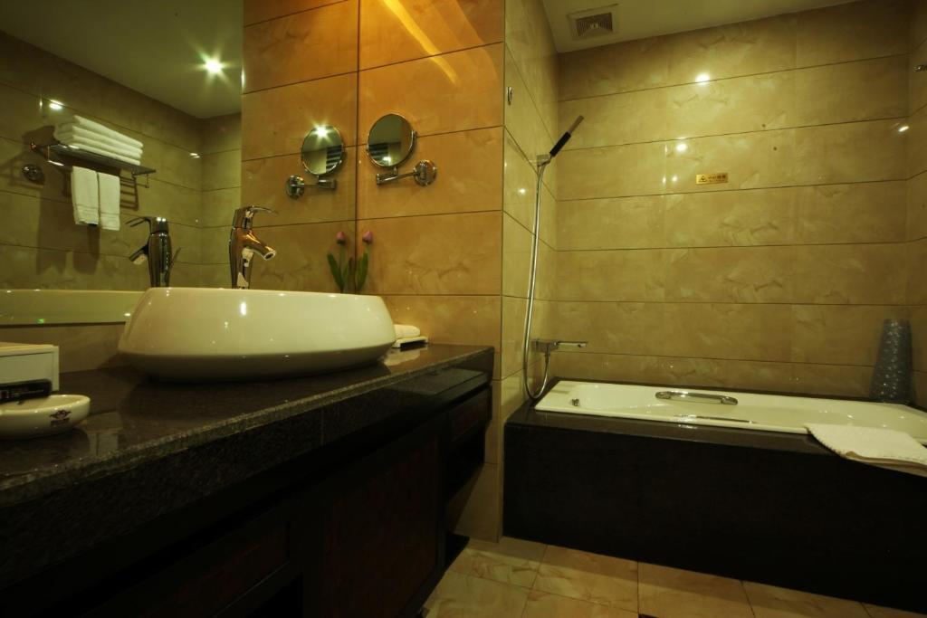 Xiongzhao Grand Hotel Weishan Дали Номер фото